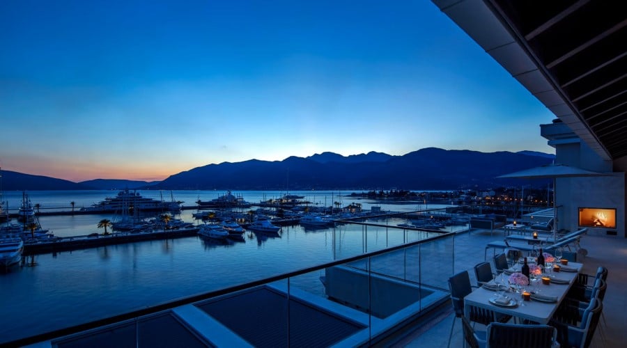 Luxury Regent Porto Montenegro, Deal with Flights
